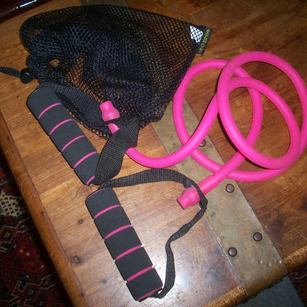 Gold's Gym Double Handled Pink Resistance Bands w/ String Bag, nice.